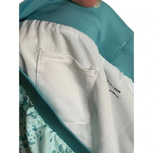 Women's Under Armour Blue on Blue Splatter Athletic Shorts New With Tags Lined - Picture 9 of 10